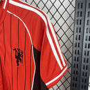 CAMISA DO MANCHESTER UNITED ESPECIAL BASEBALL 25/26 - VERMELHA