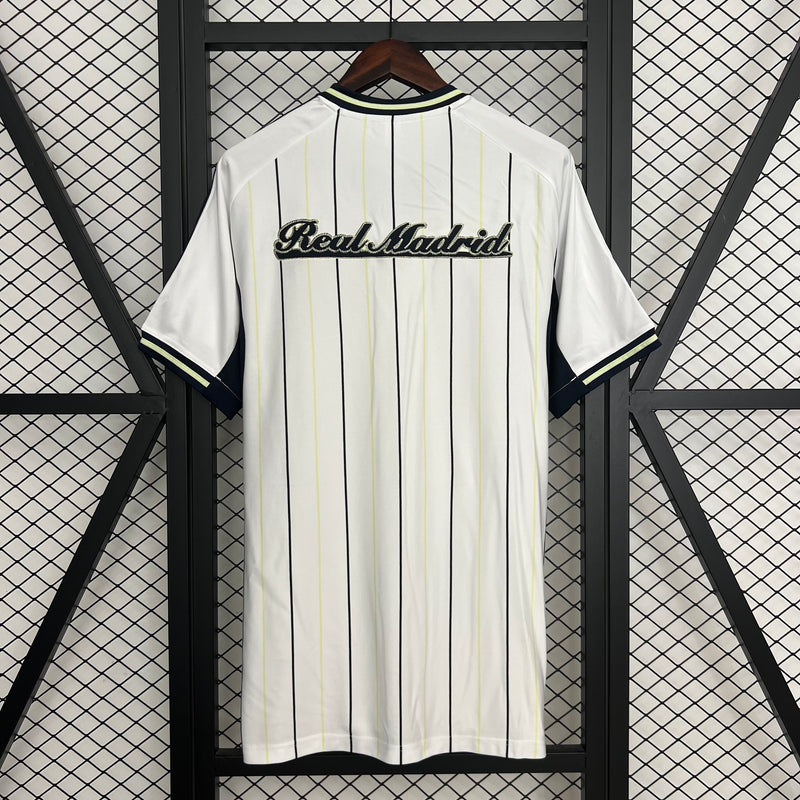 CAMISA DO REAL MADRID ESPECIAL BASEBALL 25/26 - BRANCA
