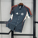 CAMISA DO BAYERN MUNICH ESPECIAL BASEBALL 25/26 - CINZA E BRANCO