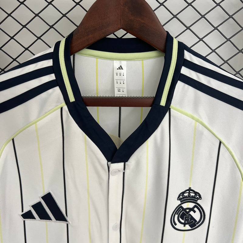 CAMISA DO REAL MADRID ESPECIAL BASEBALL 25/26 - BRANCA