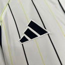 CAMISA DO REAL MADRID ESPECIAL BASEBALL 25/26 - BRANCA